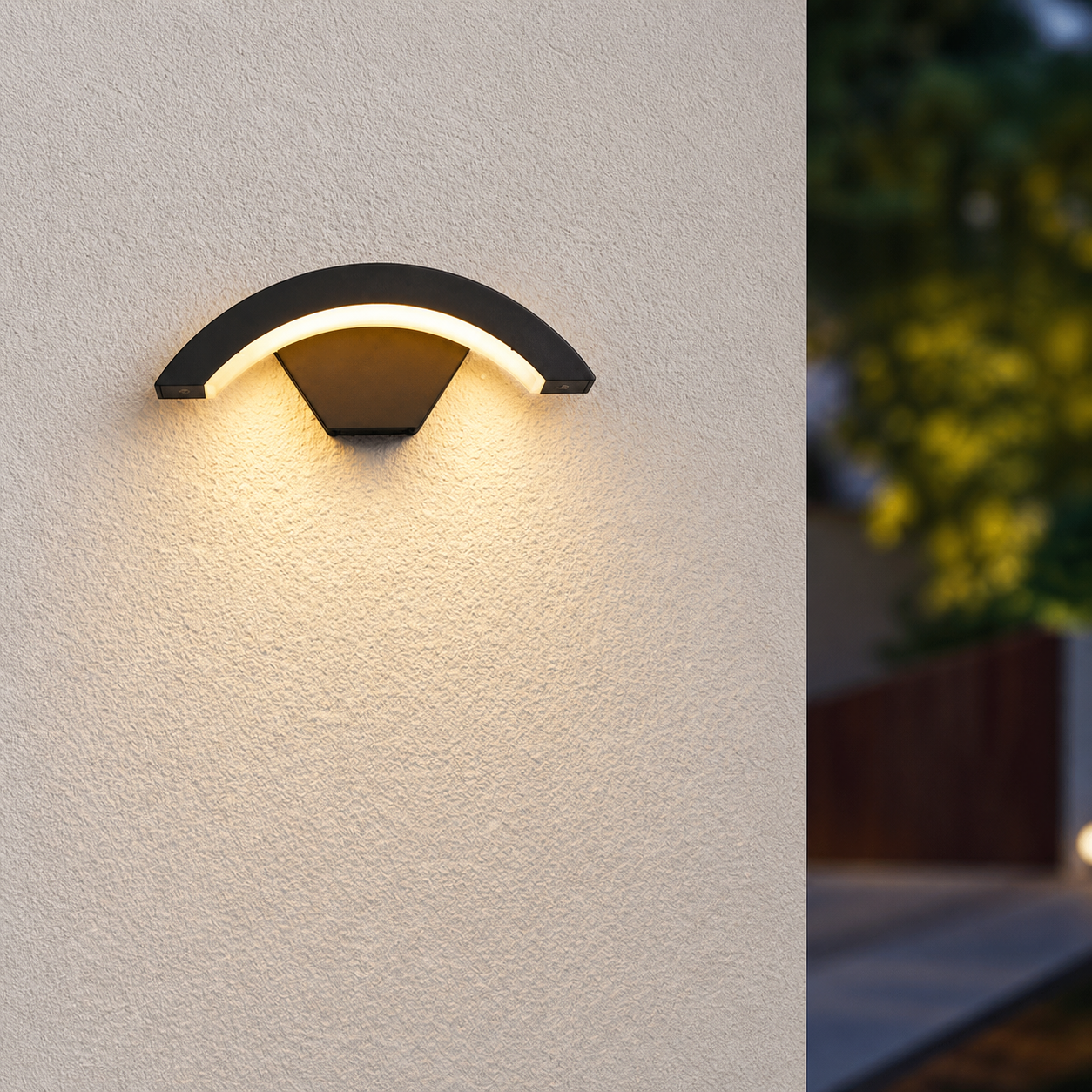 Krui Outdoor Wall Lamp