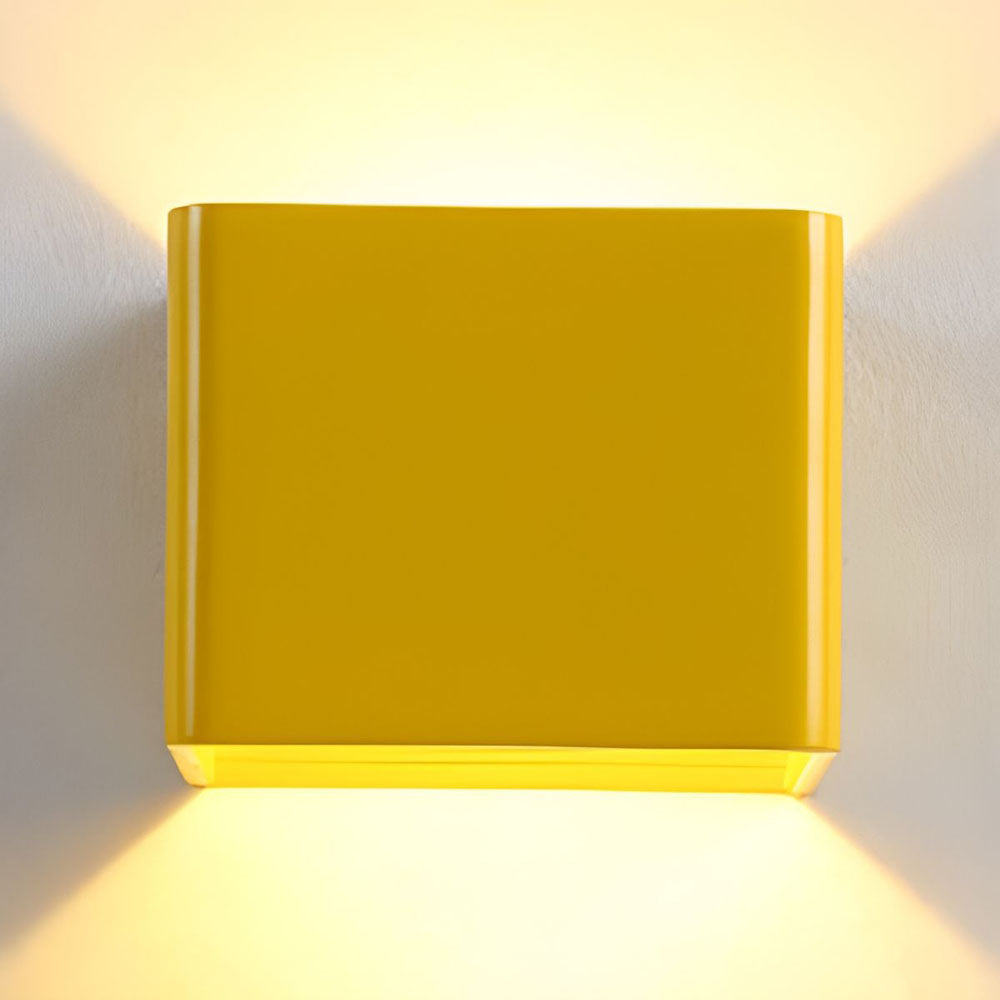 Vanta Wall Light
